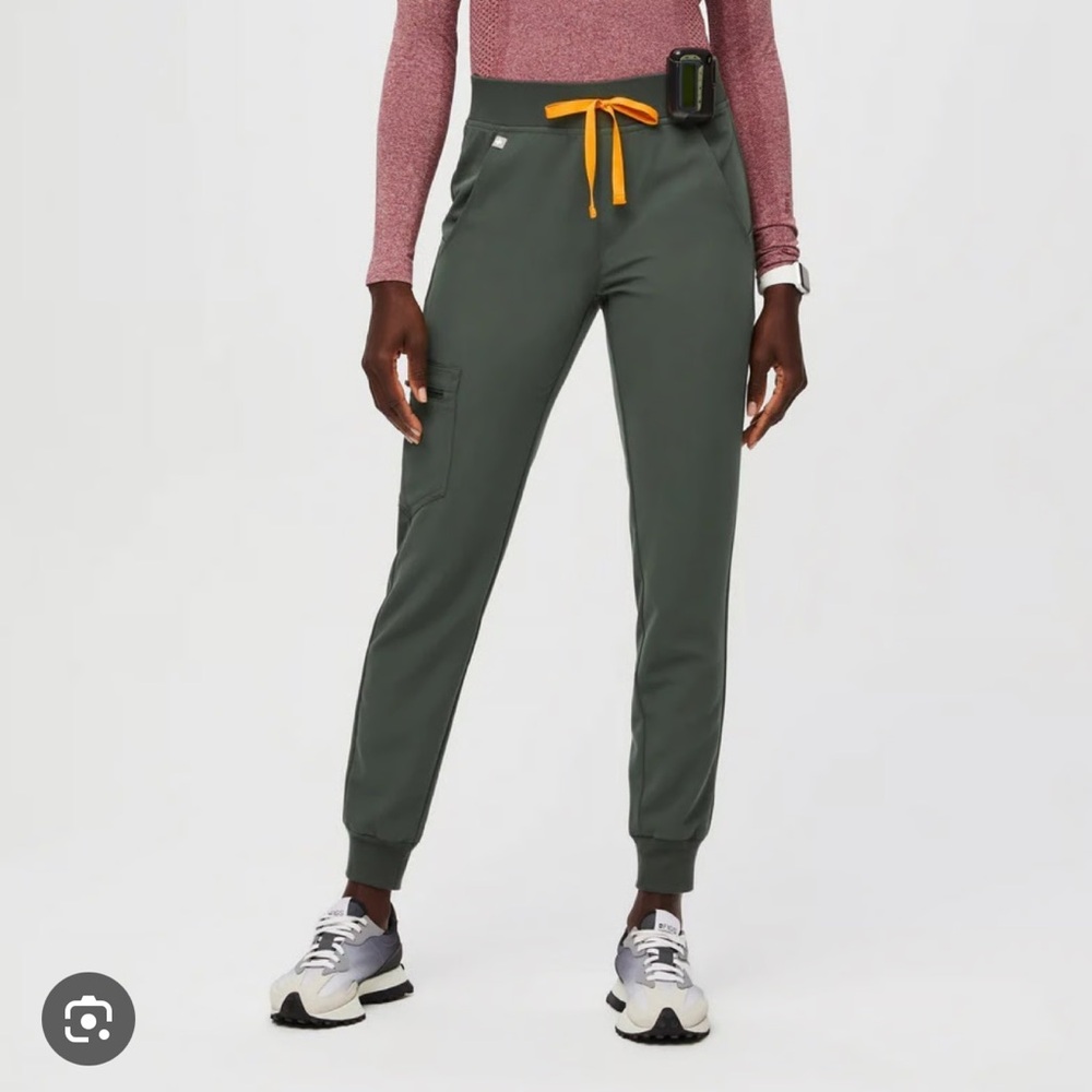Figs High Waisted Zamora Jogger Scrub Pants in Moss Green
